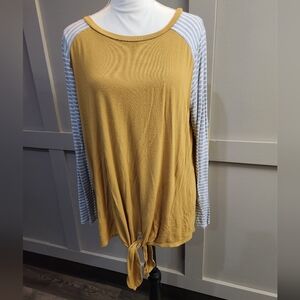 Betsey's Boutique Shop Top With Tie Front. Size XL